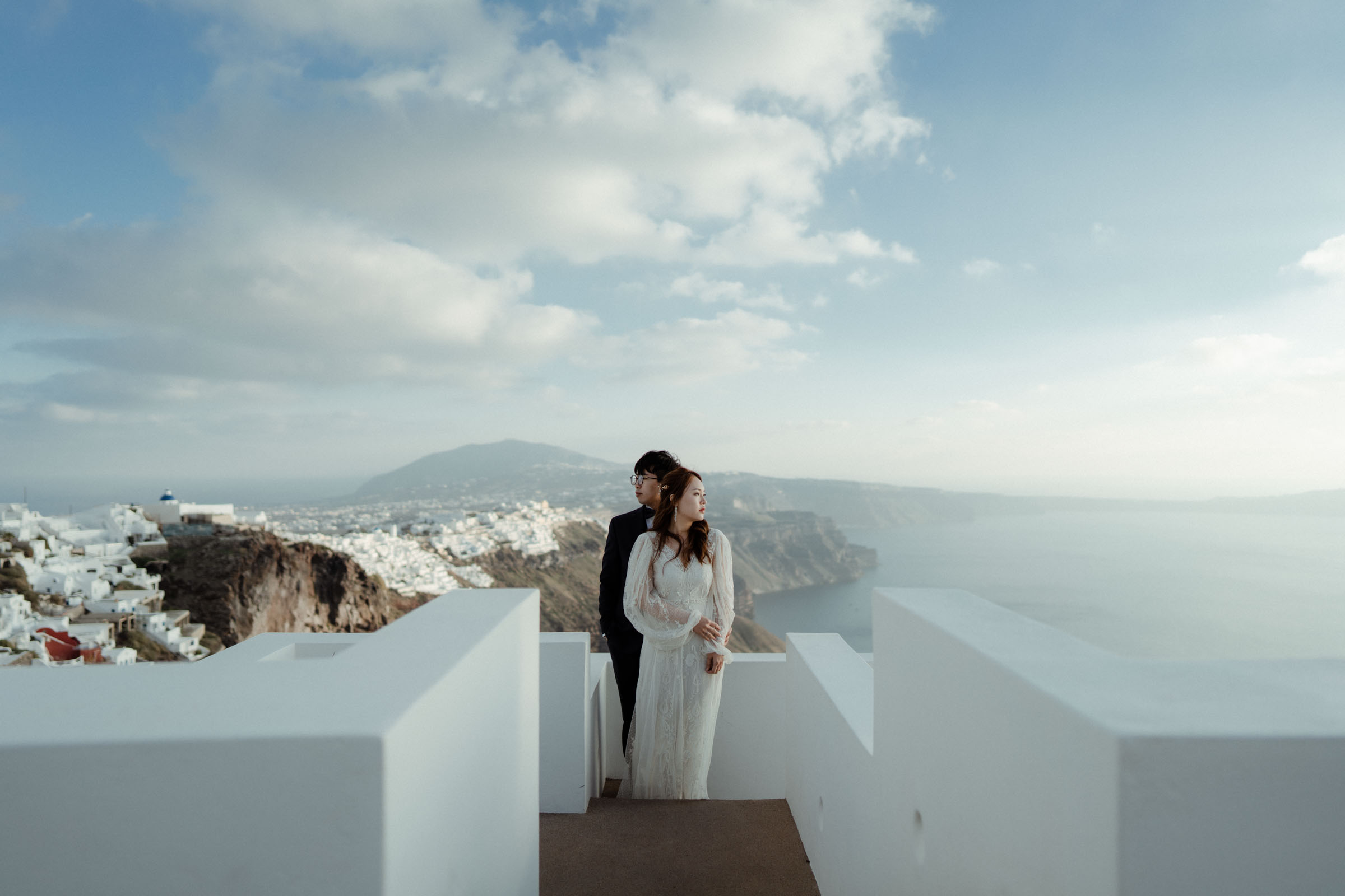 Santorini-couple-session-in-the-winter-4